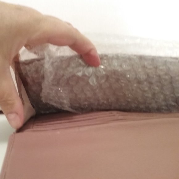 NEW Banana Republic Pink Leather Wallet - Picture 4 of 5